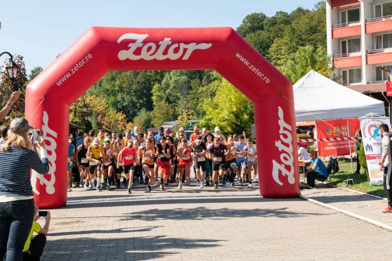 Runner at the citadel gate — Crosul Cetăților autumn cross-country series