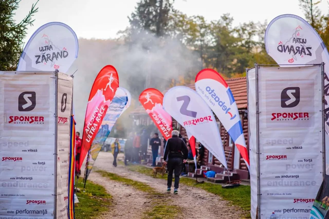 Trail runner on the Zărand ridge — Ultra Zărand Series, Munții Zărandului, Romania